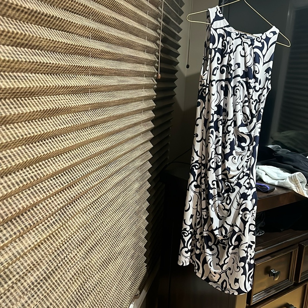 I.NC maxi dress size small navy and white absolutely beautiful never worn